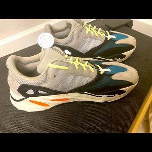 USED- adidas Yeezy Boost 700 Wave Runner
